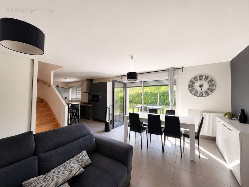Maison à vendre maison contemporaine 6 pièces SAINT BERTHEVIN (53) - photo 3
