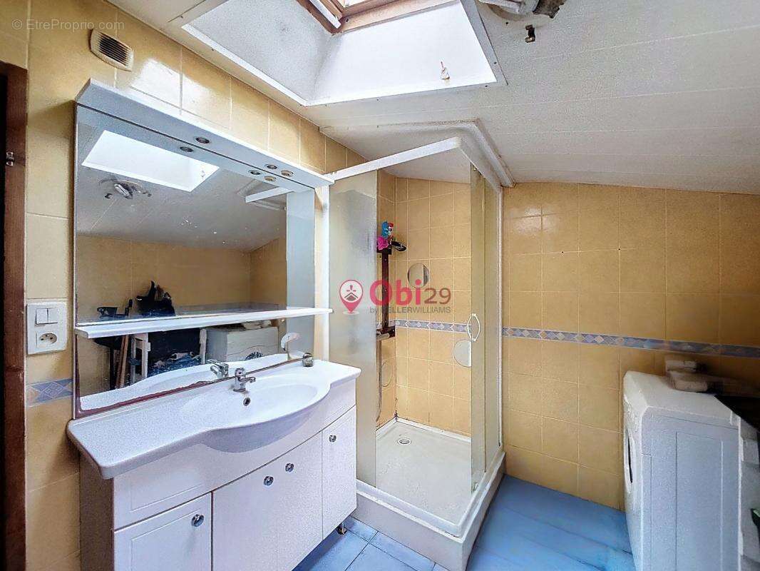 Maison à CHATEAUNEUF-DU-FAOU