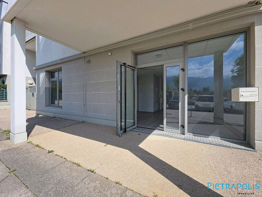 Commerce à SAINT-GENIS-POUILLY