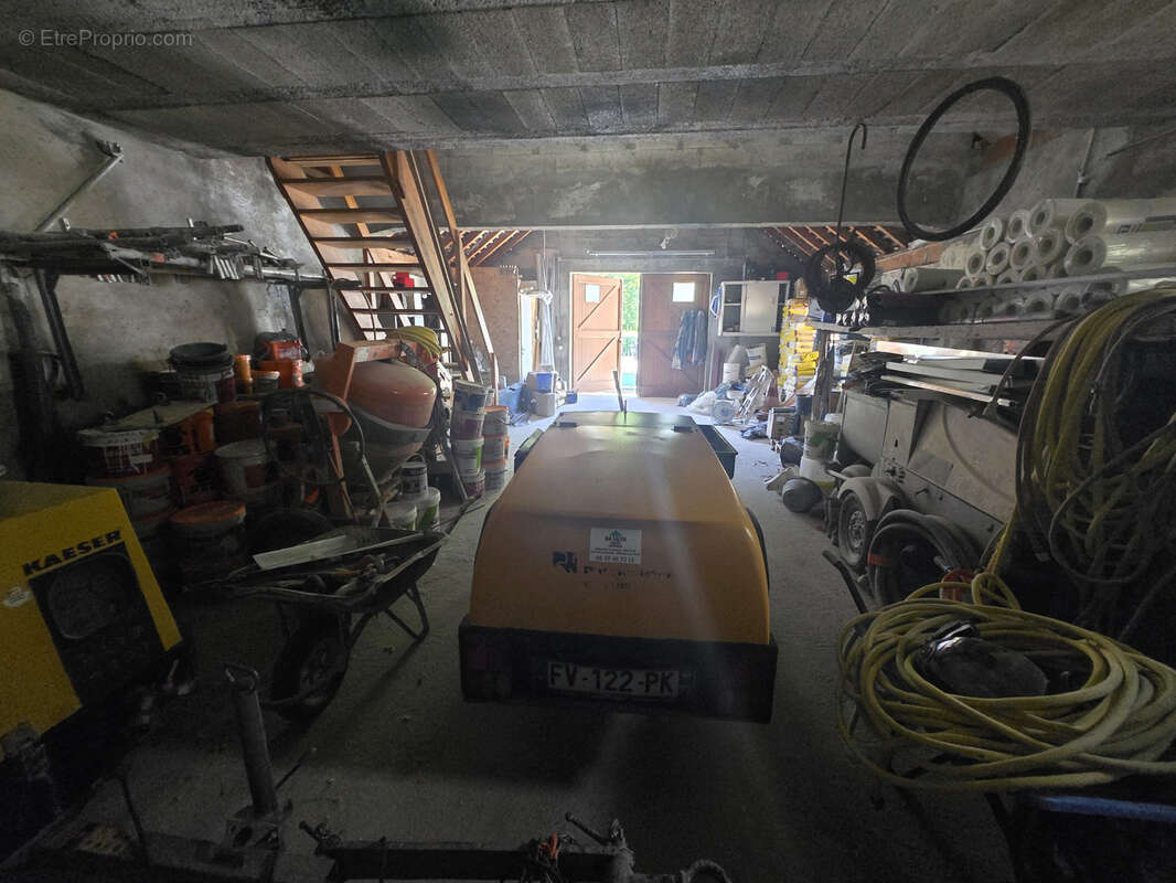 Commerce à SAINT-JEOIRE-PRIEURE