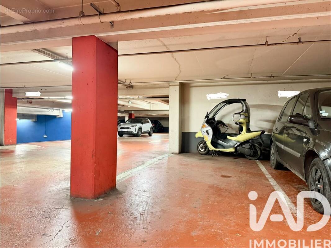 Photo 1 - Parking à PARIS-10E