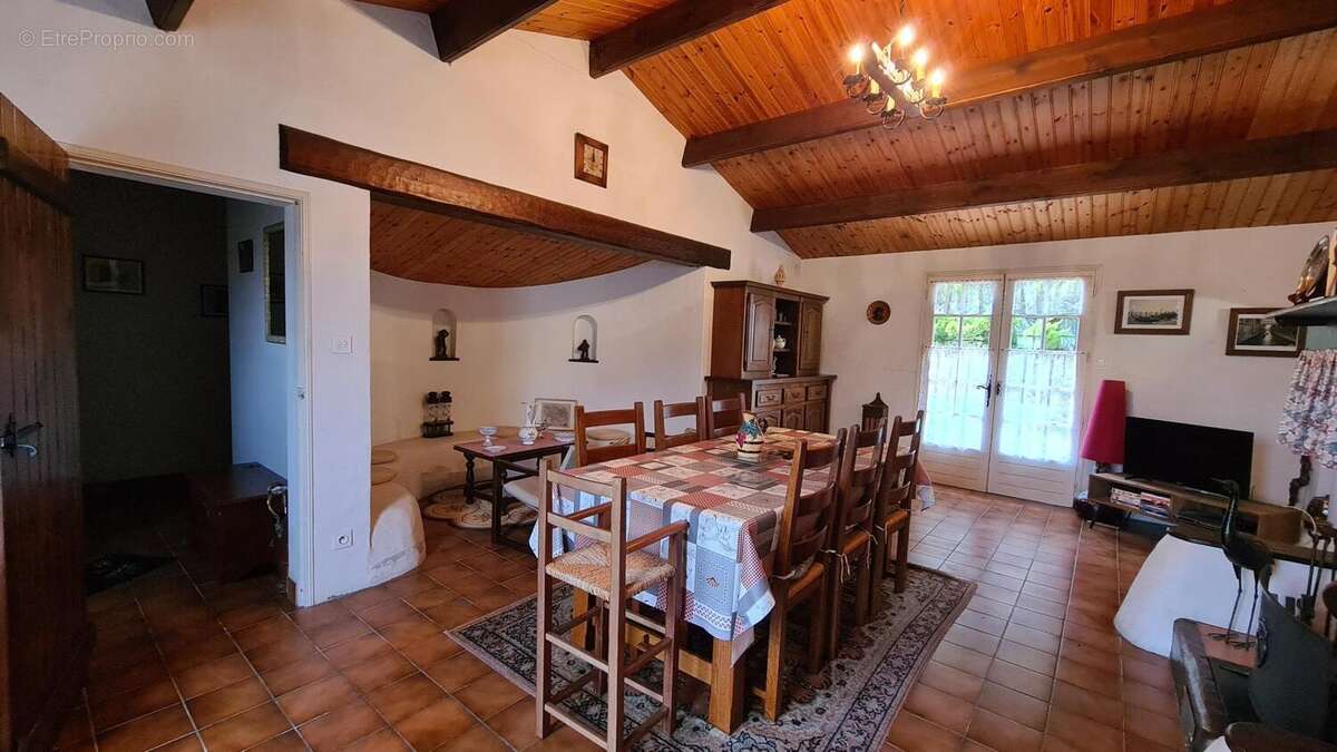 Photo 6 - Maison à LE PERRIER