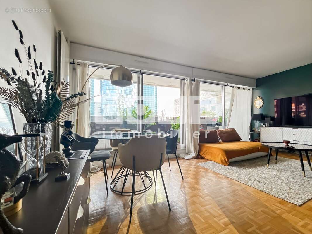Appartement à COURBEVOIE