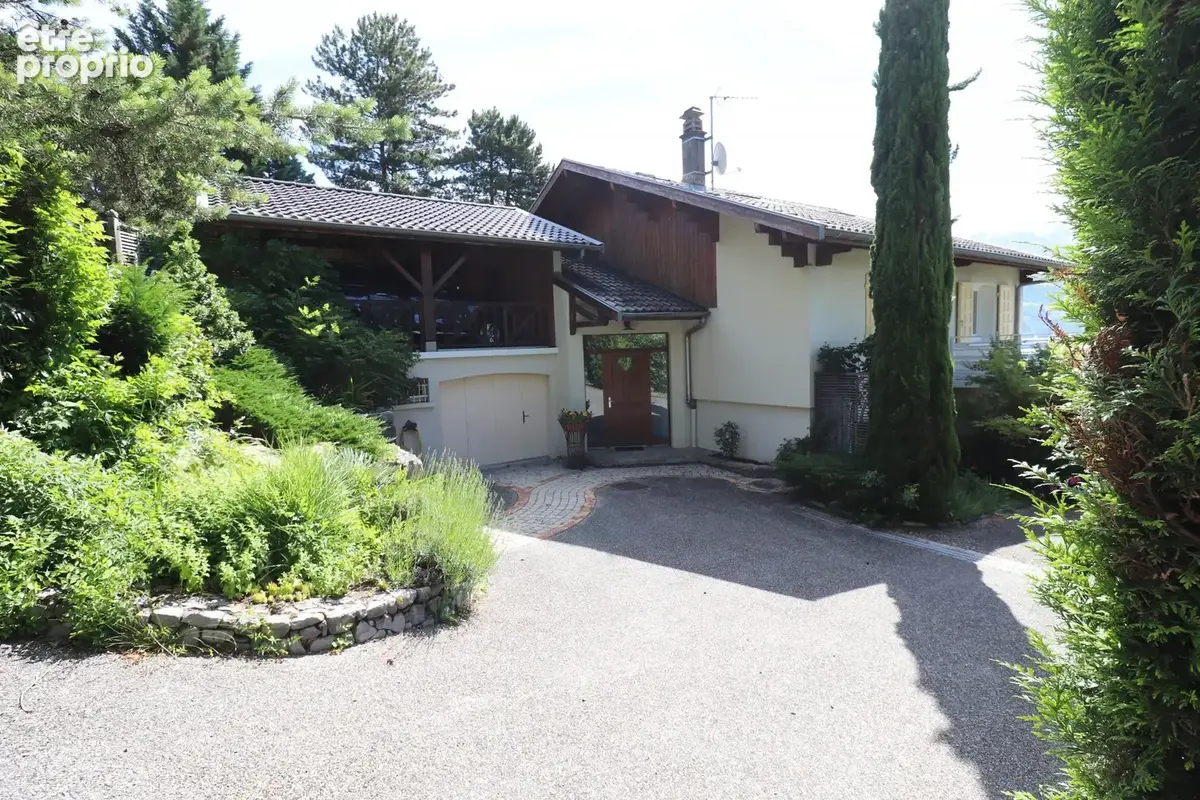 Maison 214 m² à Saint-Ismier  - photo 3