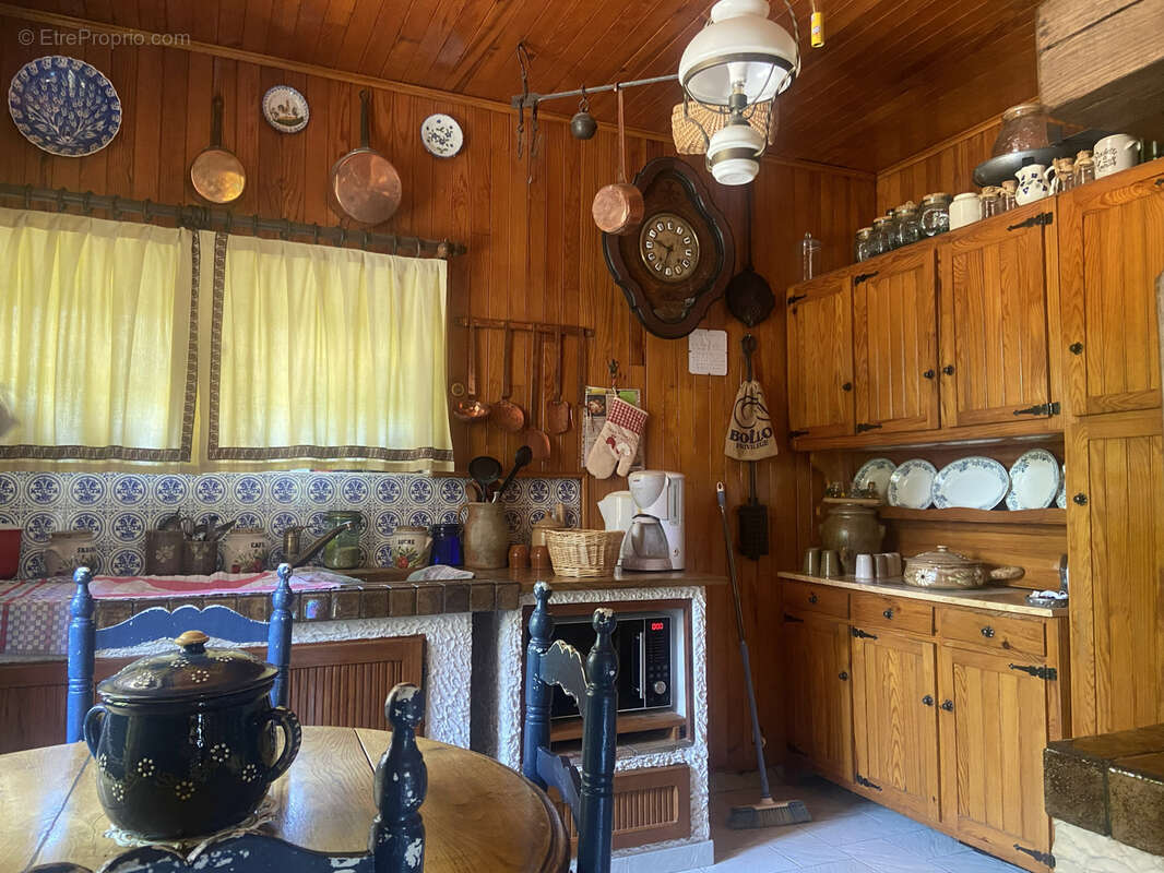 Maison de caractère avec dépendances sur un terrain paysagé de 1 146 m2 - photo 10