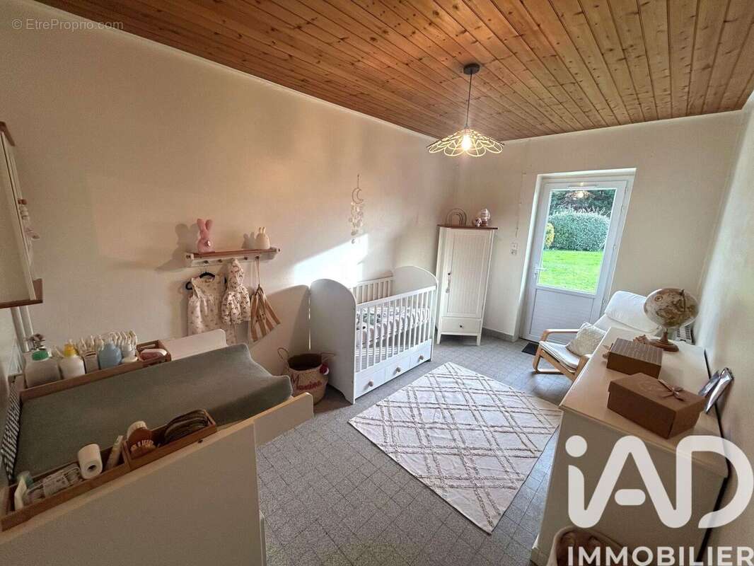 Maison 131 m² à La Chapelle-Hermier  - photo 8