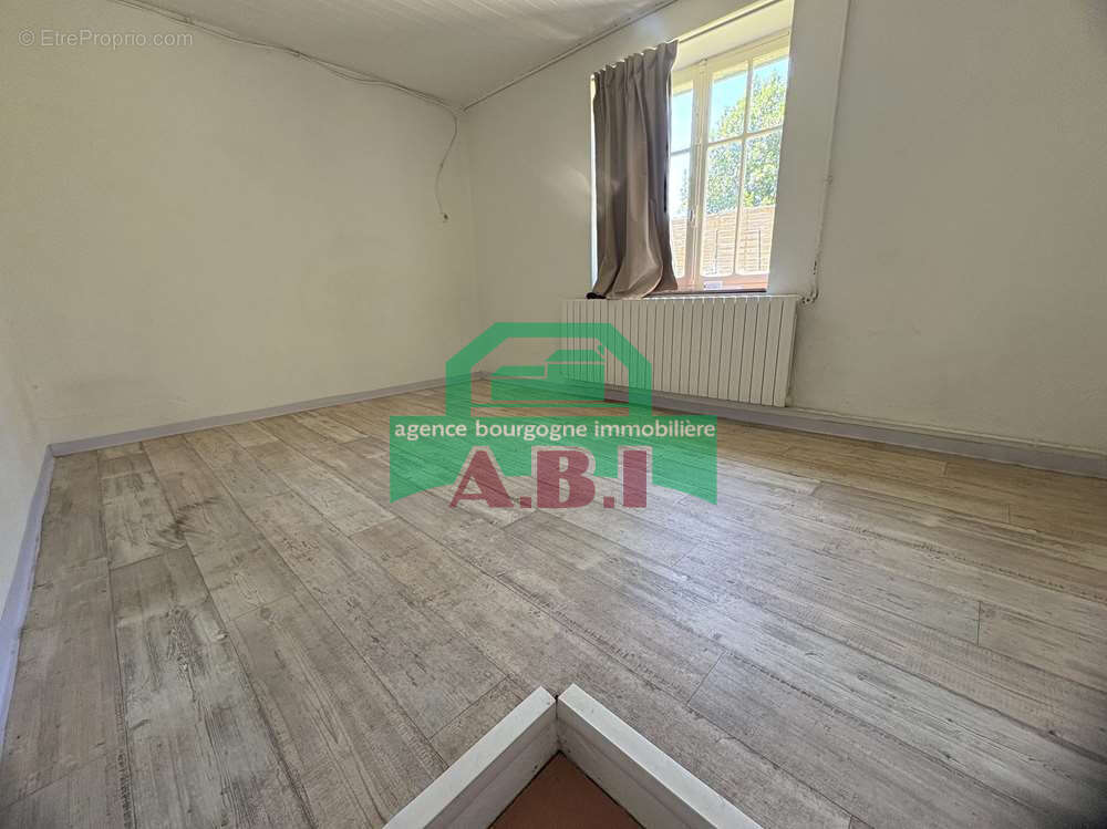 58, à 10mns Clamecy dans le charmant village de Asnois Propriété en pierre de pays avec dépendances sur 510m2 - photo 6