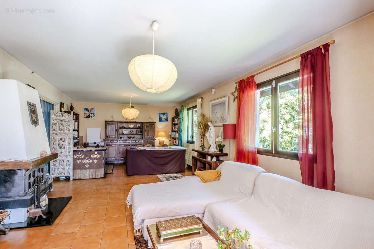 Maison à VETRAZ-MONTHOUX