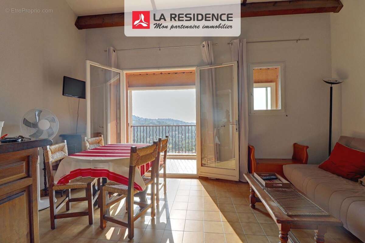 Appartement à ROQUEBRUNE-SUR-ARGENS