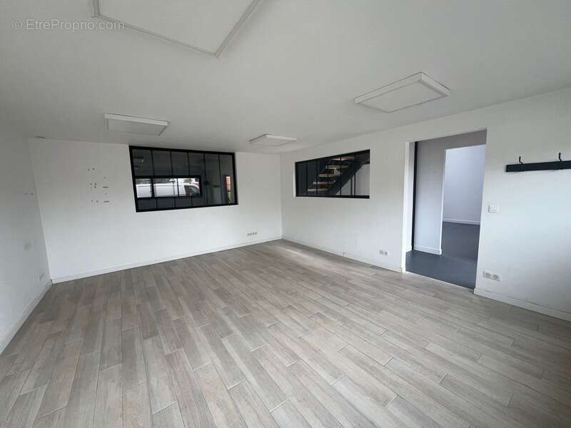 Commerce à SAINT-VIVIEN