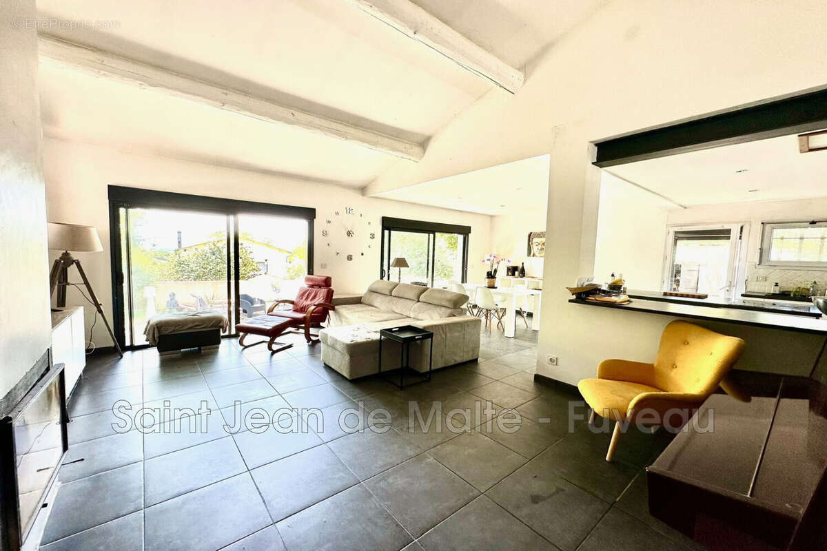 Maison à POURRIERES