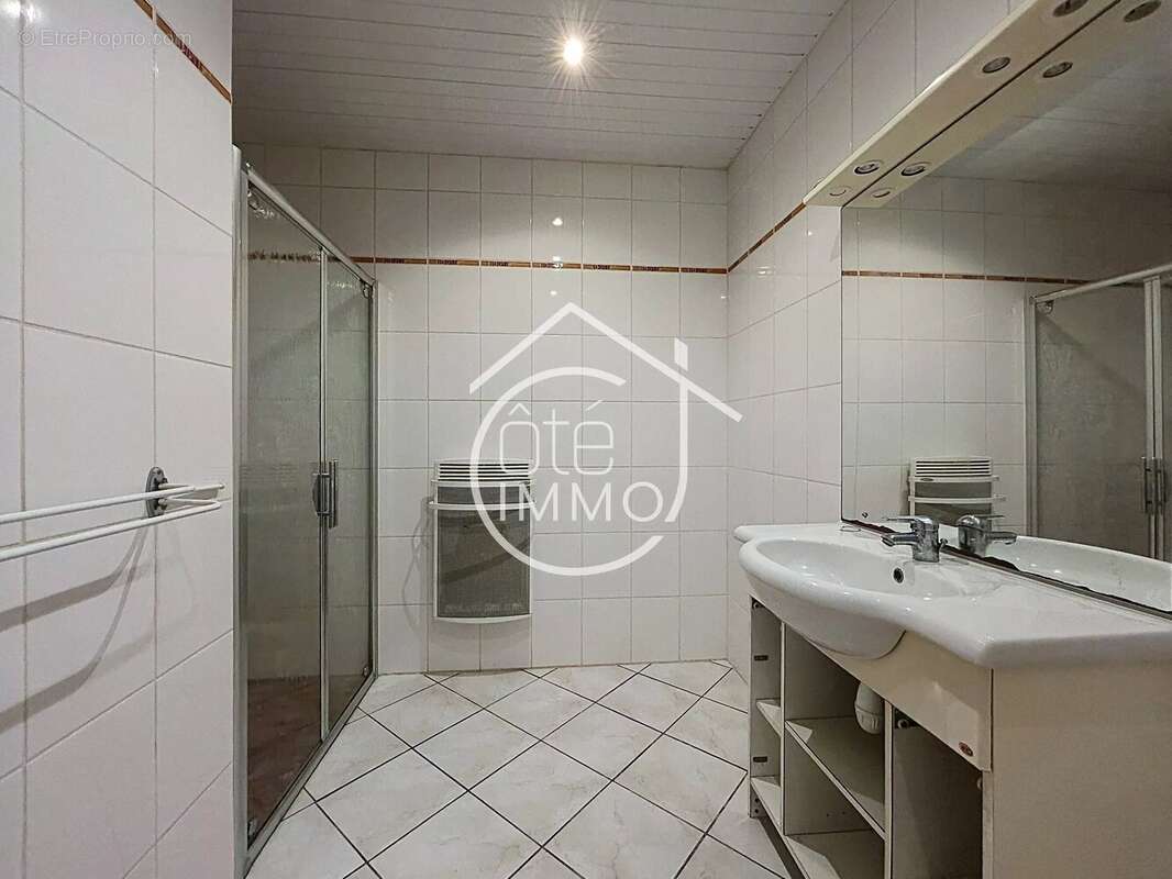 Flaujagues : Maison de campagne de 110 m² avec jardin, garage et dépendances - photo 7