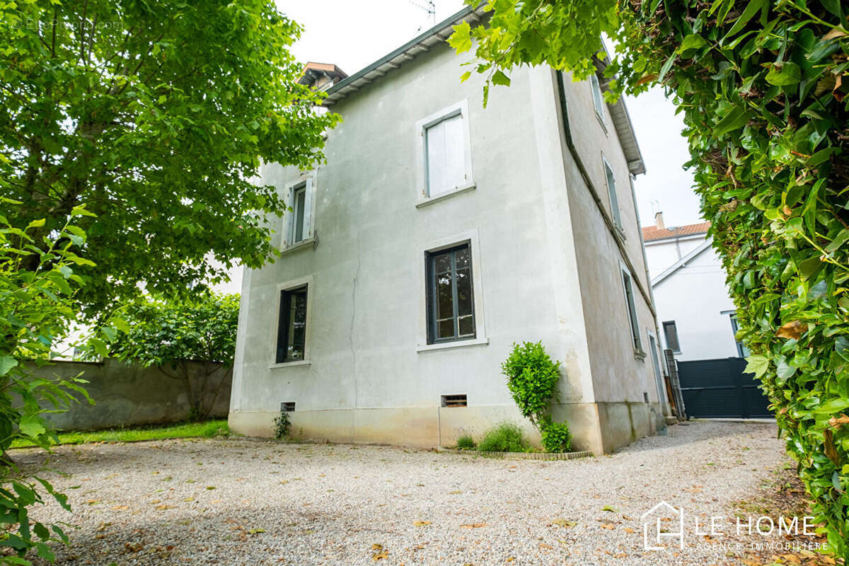 Appartement à TASSIN-LA-DEMI-LUNE