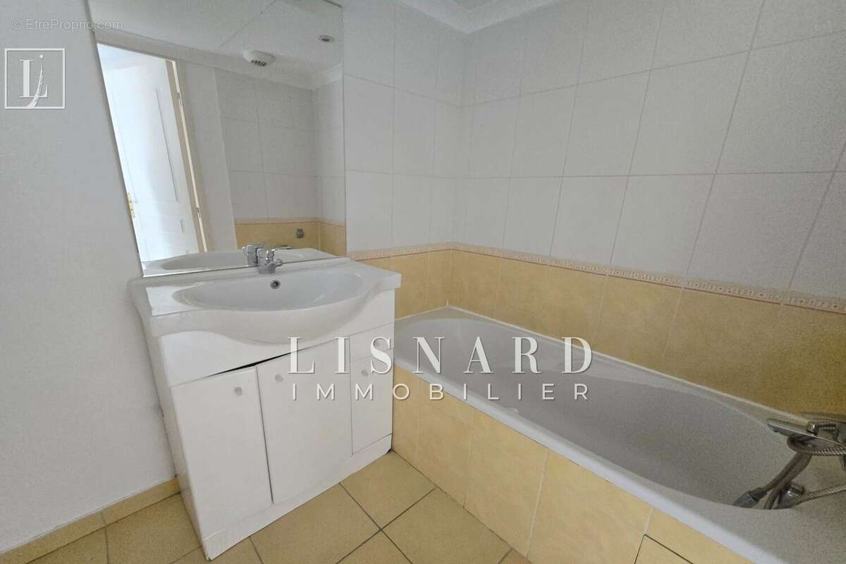 Appartement à VALLAURIS
