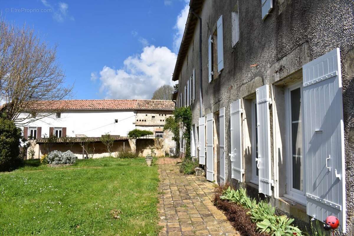 Belle et grande maison familiale à rafraîchir - photo 34