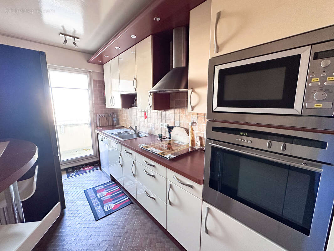 Appartement à COURBEVOIE