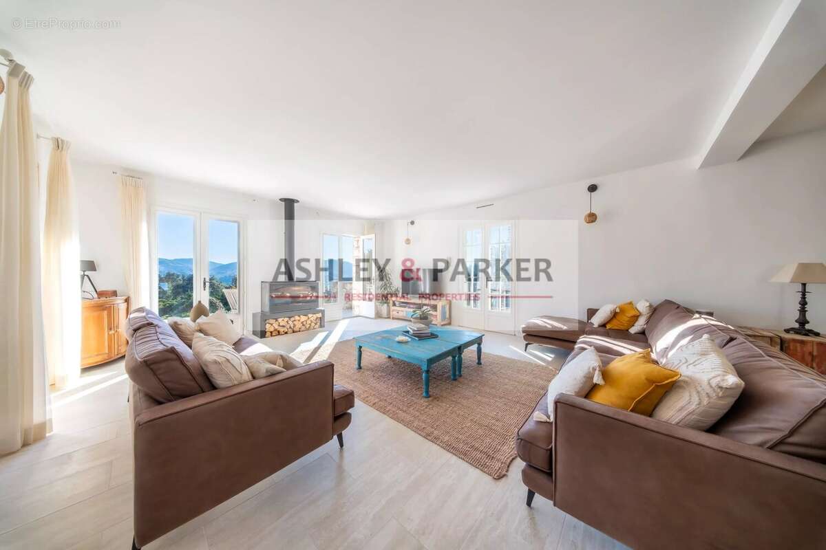 Maison à PEYMEINADE