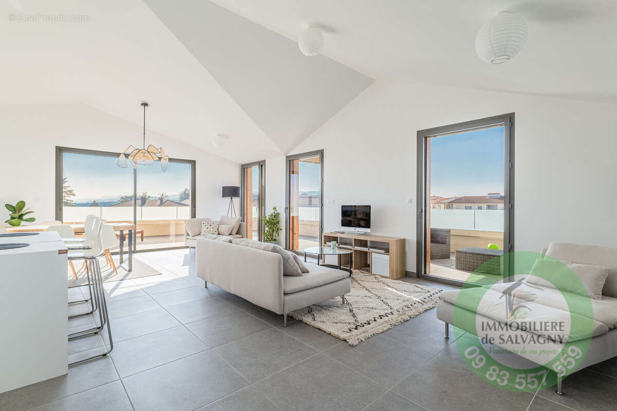 Appartement à LA TOUR-DE-SALVAGNY