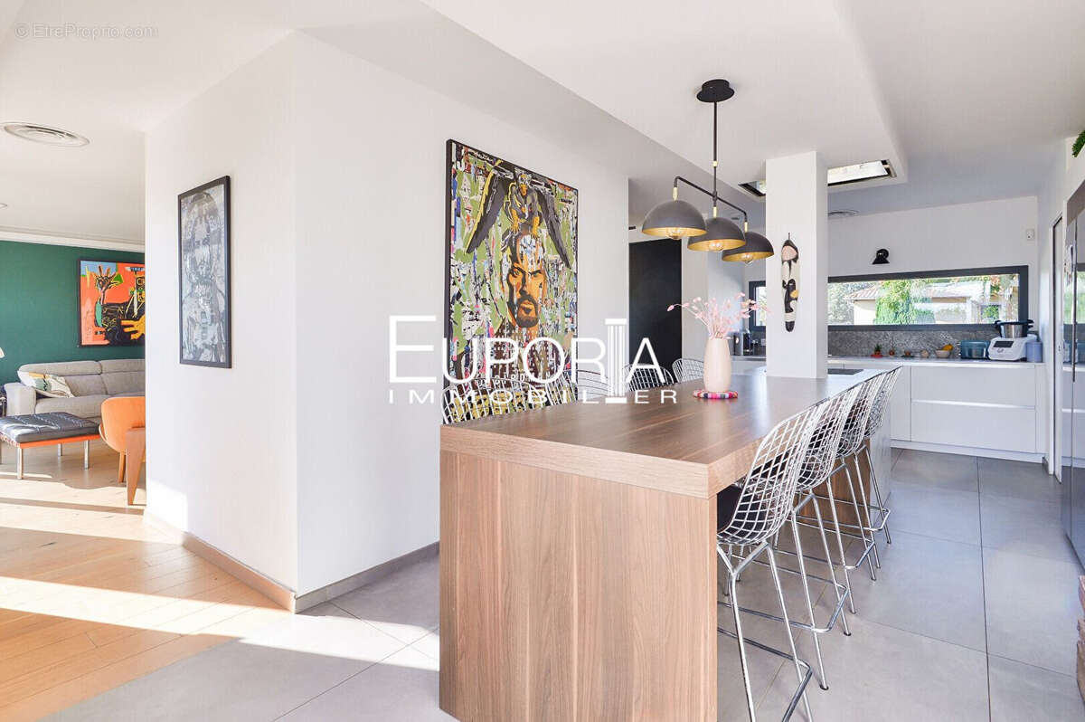 Maison à SATHONAY-VILLAGE