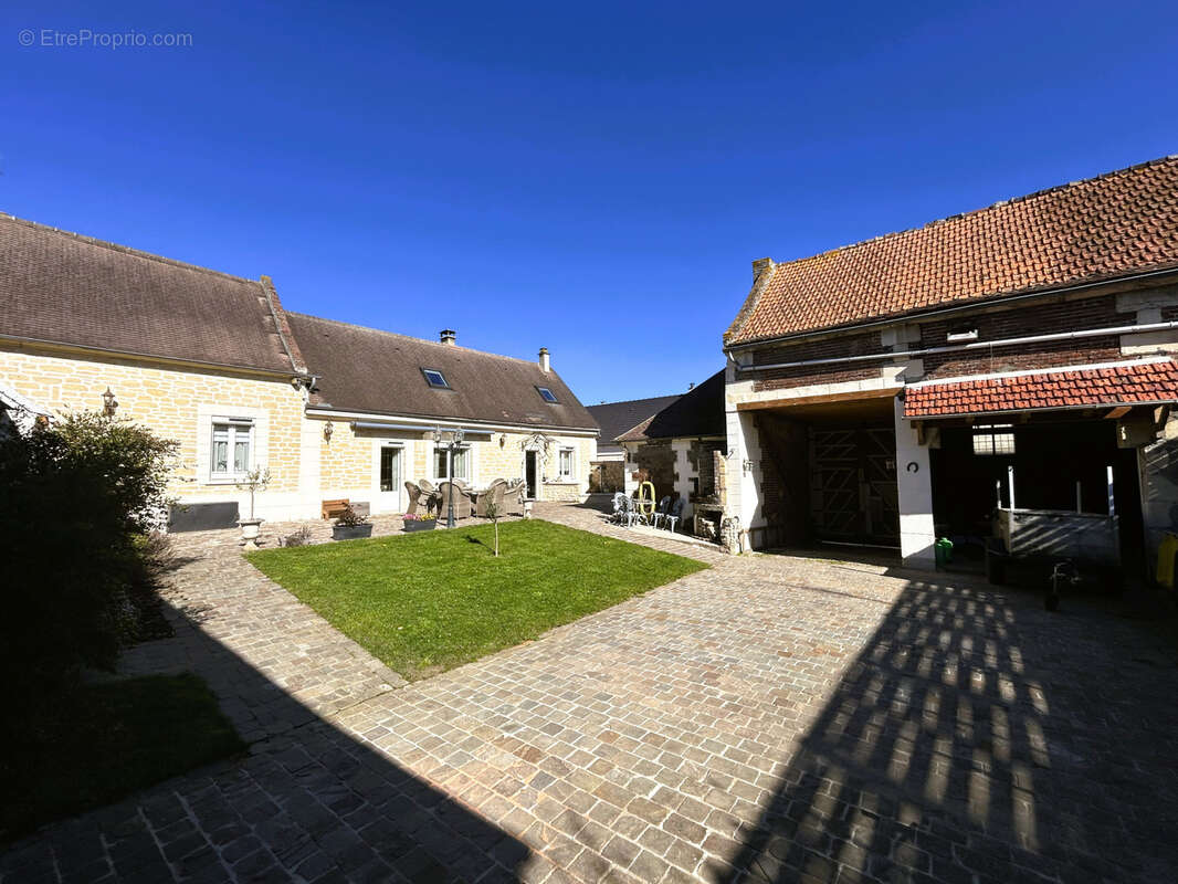 Maison à ESTREES-SAINT-DENIS