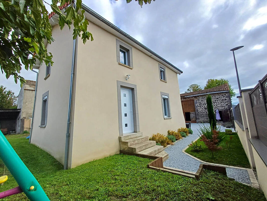 Maison à SAINT-BEAUZIRE