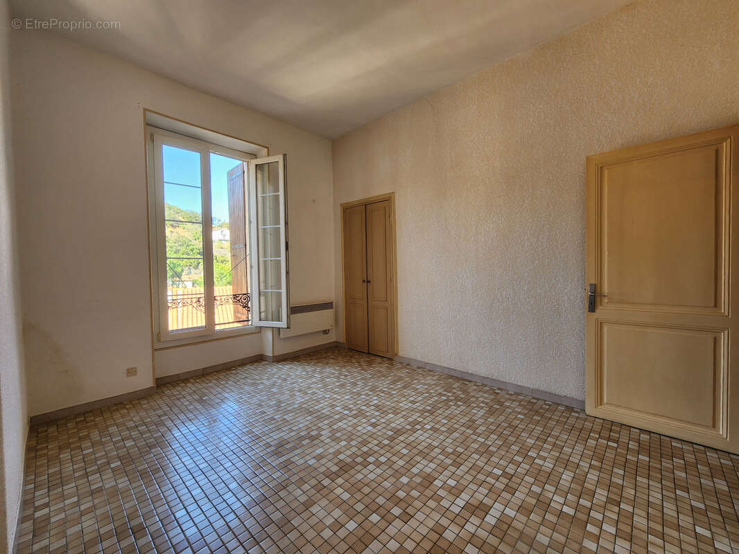 Centre ville appartement t5 de 135.82m2 avec garage - photo 15