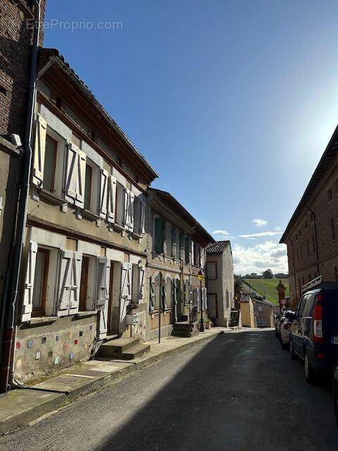Maison à MONTESQUIEU-LAURAGAIS