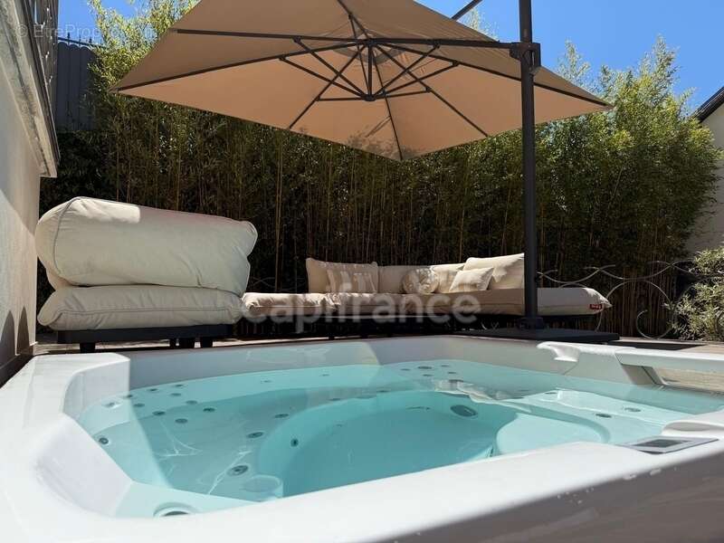 Maison bourgeoise 255 m² entièrement rénovée, parc clos et arboré de 4 303 m² (piscinable), 3 garages, terrasse, jacuzzi - photo 7