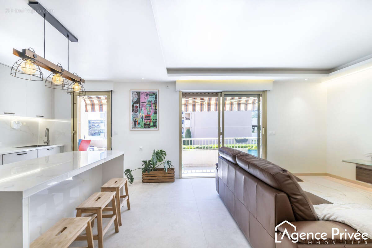 Appartement à SAINT-LAURENT-DU-VAR
