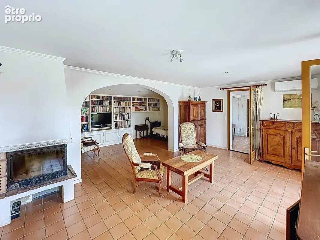 CO-EXCLUSIVITÉ - Villa de plain-pied à rénover - Quartier de l'Ara   Fort potentiel. - photo 3