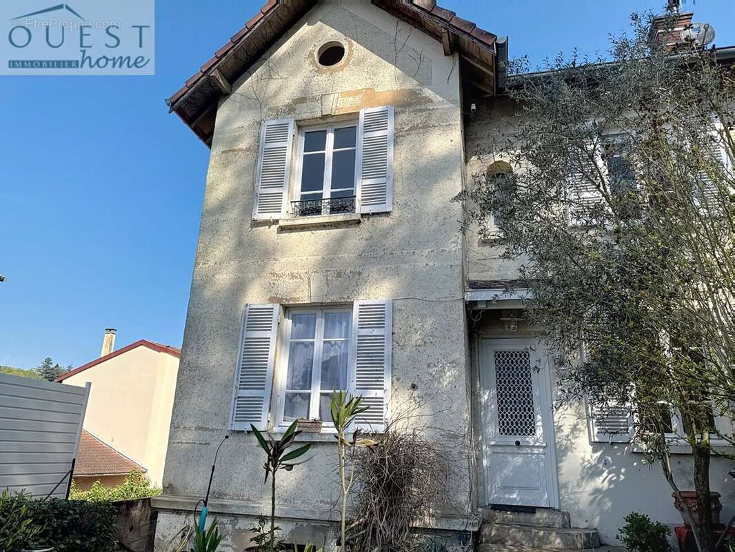 Maison à CHARBONNIERES-LES-BAINS