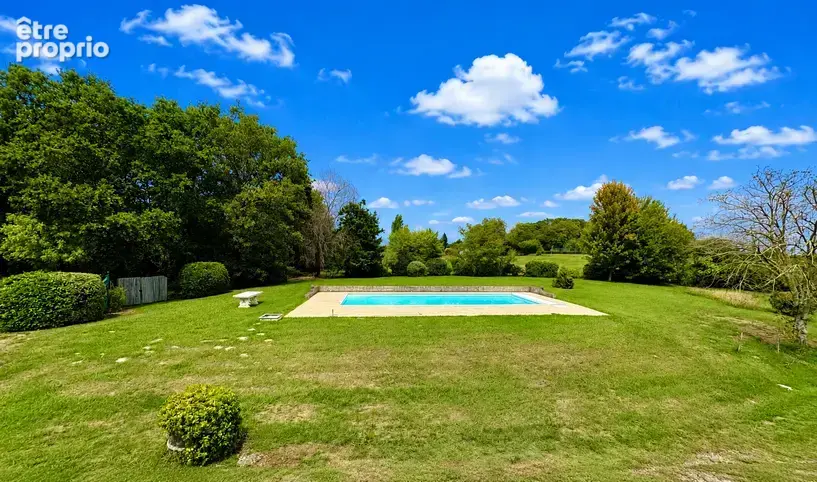 Superbe bâtisse du 17e sur 5,6 hect, piscine, dépendances, parc, bois et terres - photo 6