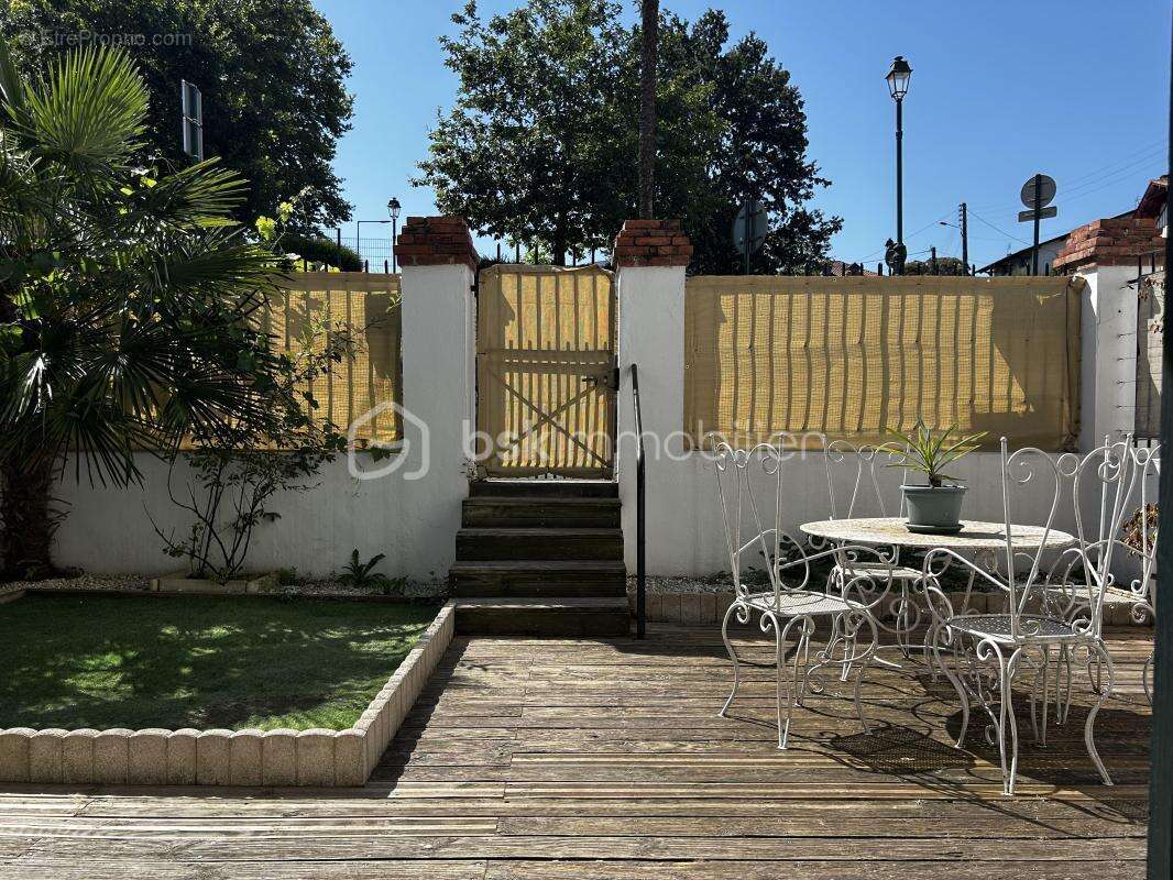 Appartement T3 rénové avec jardin privatif, grand balcon et vue nature au centre de Cambo-les-Bains - photo 3
