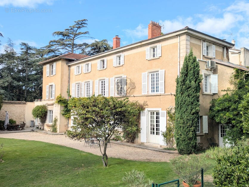 Maison à SAINT-GENIS-LAVAL