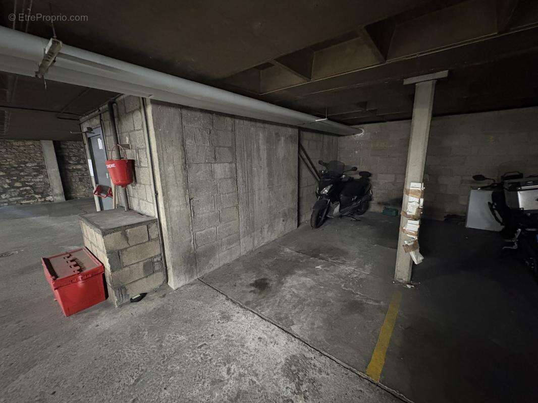 Parking à PARIS-15E