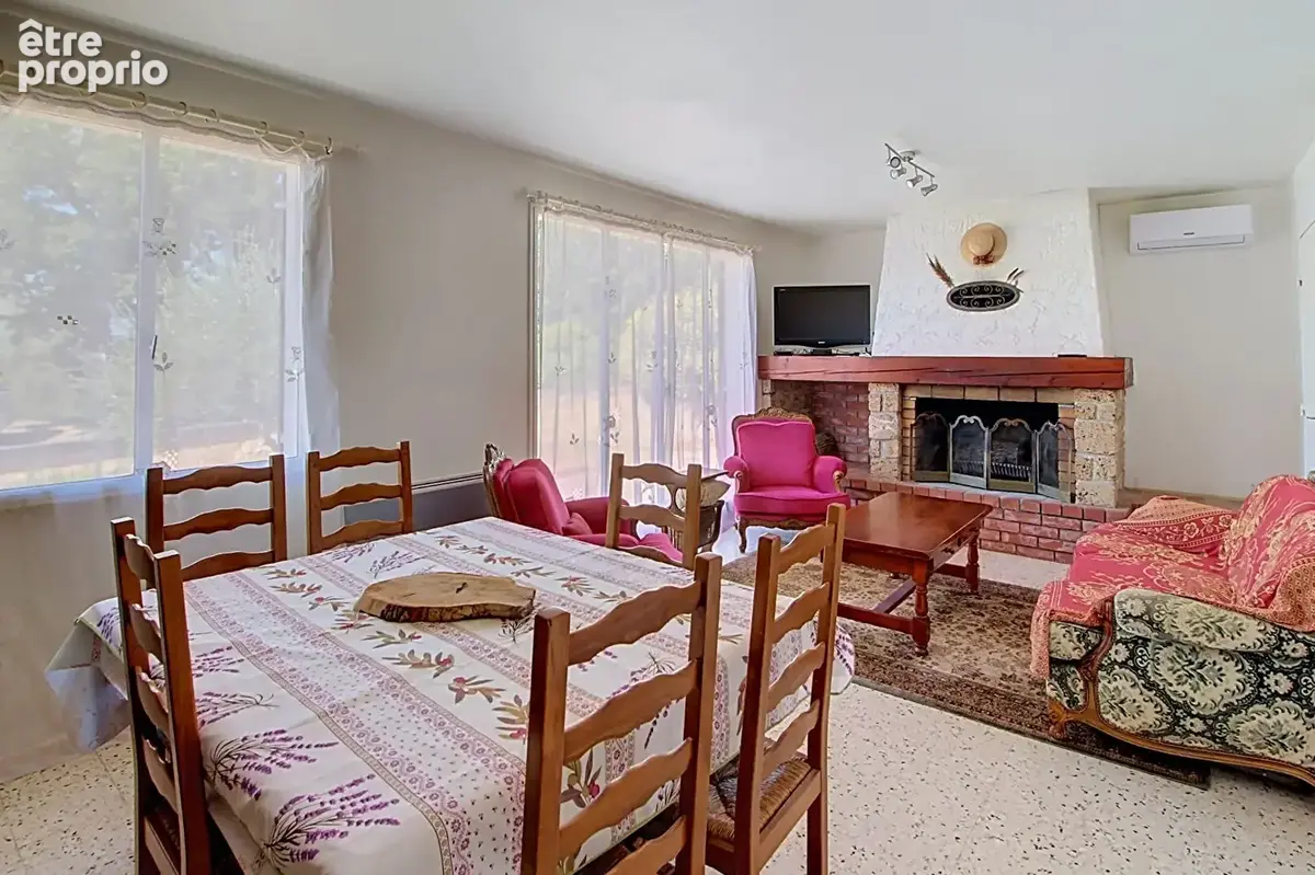 A VENDRE EN EXCLUSIVITÉ !  A SAINT-ANTONIN DU VAR - Maison de plain-pied de 82m² + garage  sur un terrain de 2300 m² - photo 2