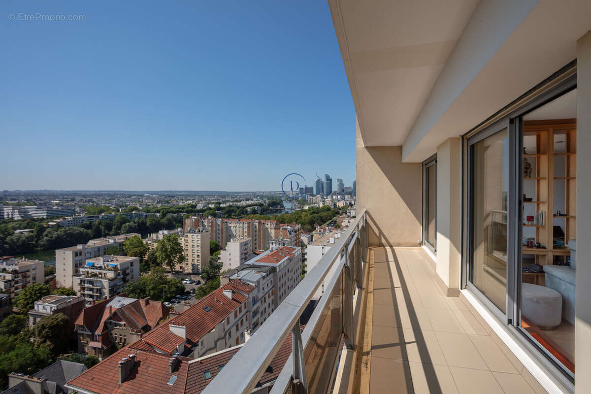 Appartement à COURBEVOIE