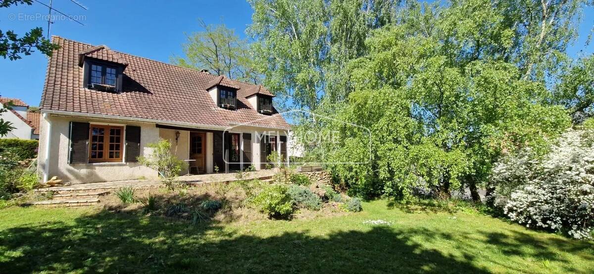 Maison à SAINT-ARNOULT-EN-YVELINES