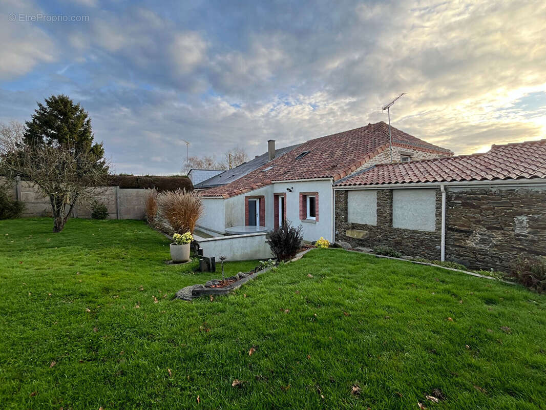 Maison à LE PIN-EN-MAUGES
