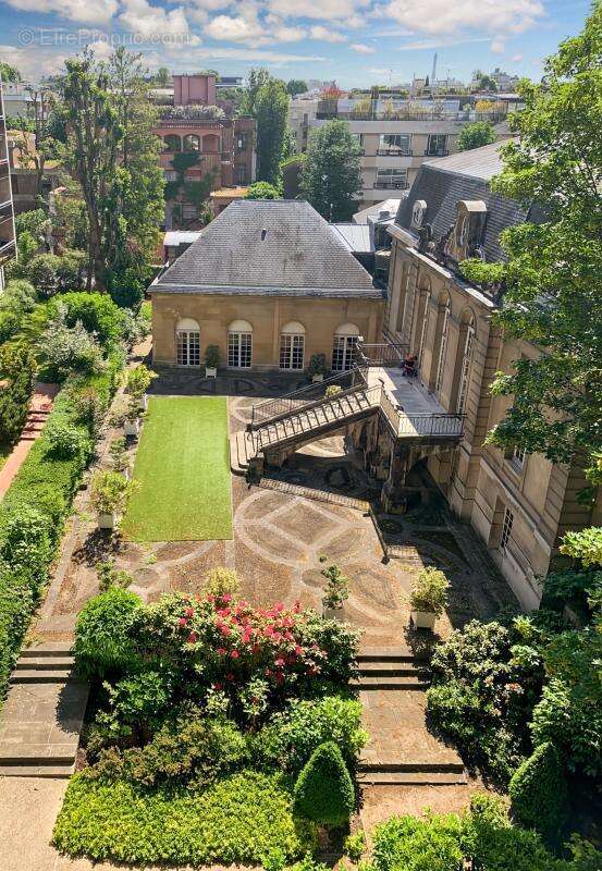 Appartement à NEUILLY-SUR-SEINE