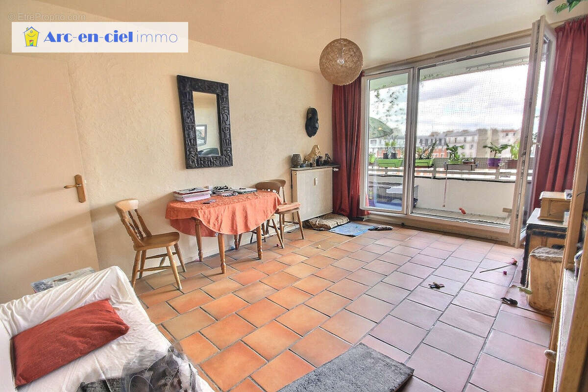 Appartement à AUBERVILLIERS