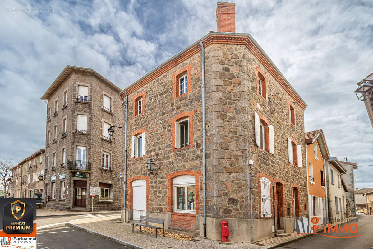 Maison à SAINT-LAURENT-DE-CHAMOUSSET