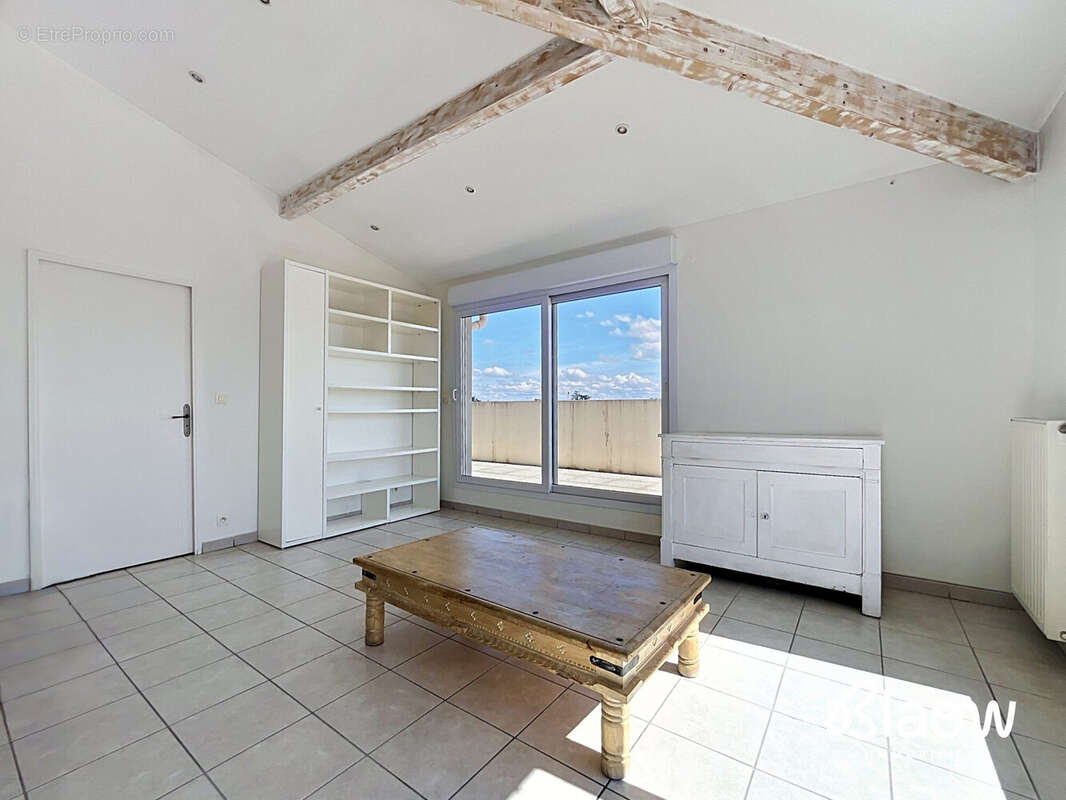 Appartement à MEYZIEU