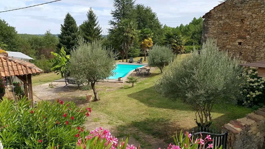 Maison à BLANQUEFORT-SUR-BRIOLANCE