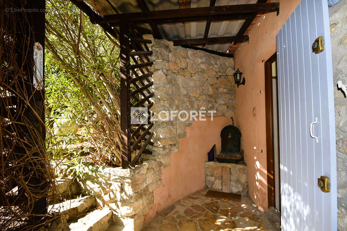 BERGERIE A FAYENCE  DANS UN HAMEAU  3+1pièce(s) 100 m2 avec 60m² de dépendances et très belle piscine - photo 8