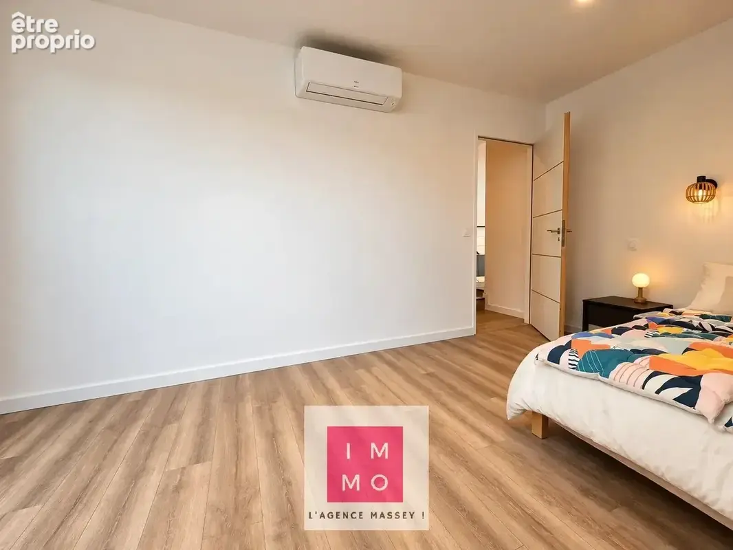 Caractère, charme & esprit contemporain — une demeure de 180 m² à la rénovation très récente, proche des commodités - photo 32