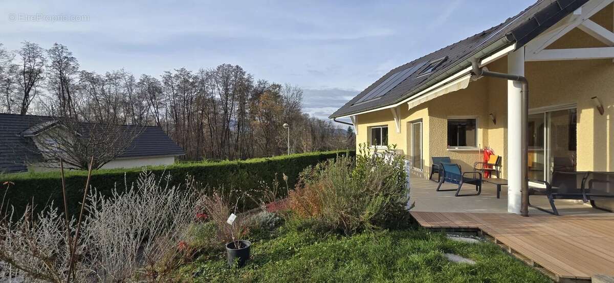 Maison à CHALLES-LES-EAUX