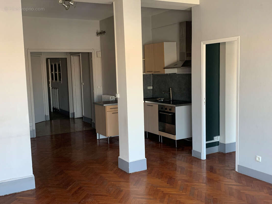 Appartement à MARSEILLE-7E
