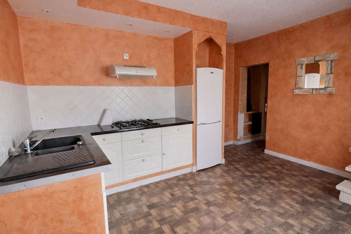 Maison à SAINT-LAURENT-D'AIGOUZE