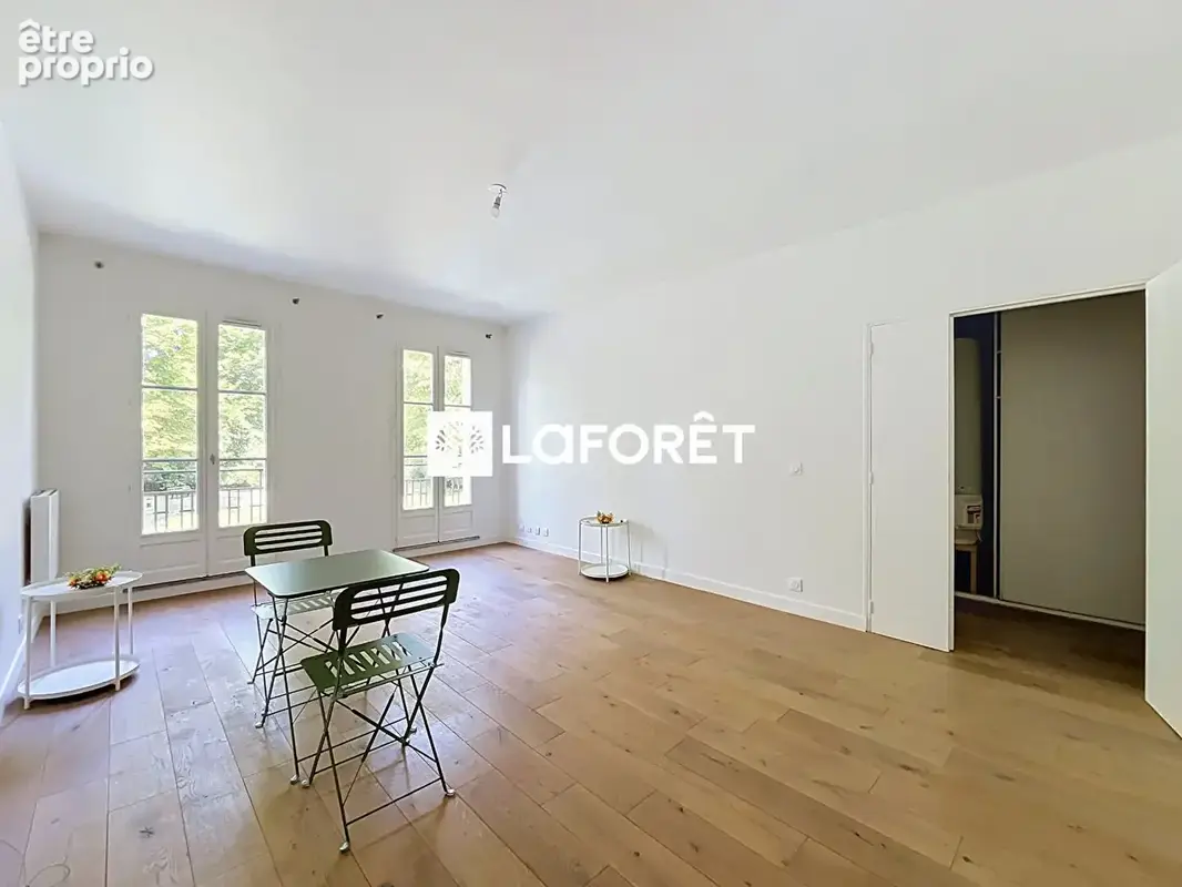Versailles Place Louis XIV - 4 pièces lumineux de 92 m² avec balcon, ascenseur et 2 parkings - photo 4